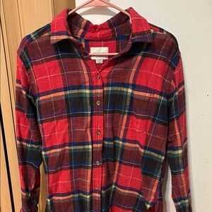 American Eagle Red Plaid Button-Up Shirt